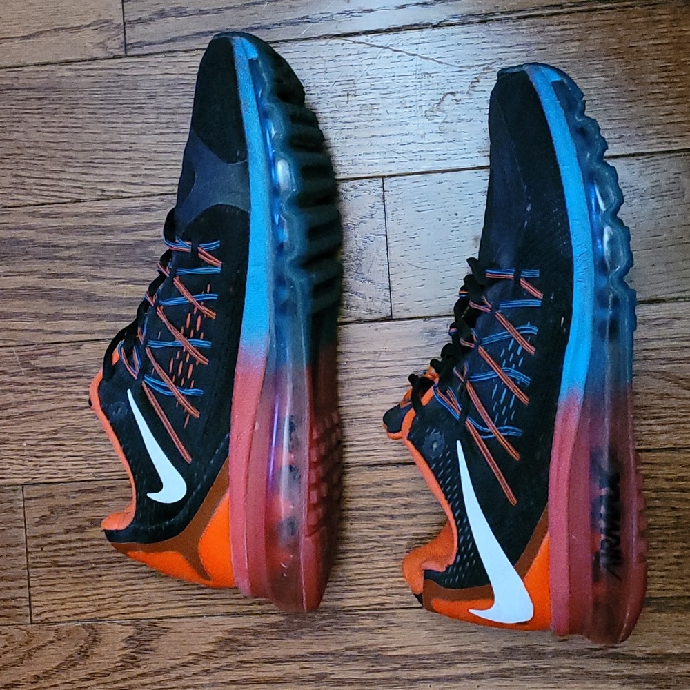 LIKE NEW NIKE AIR MAX
